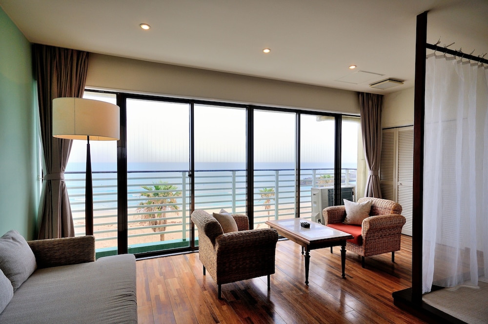 Sayan Terrace Hotel & Resort 35/48