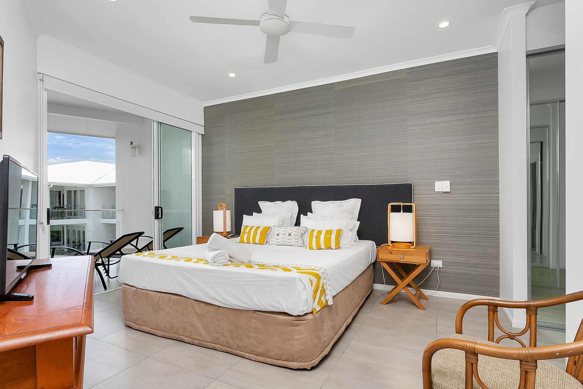 DELUXE, APARTMENT