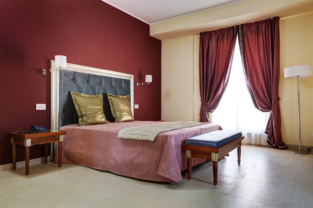 SUPERIOR, DOUBLE BED, GARDEN VIEW