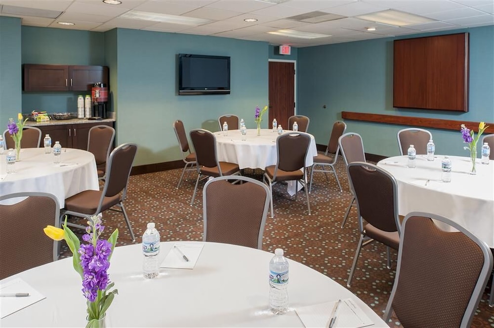 Larkspur Landing Hotel South Bend 39/50