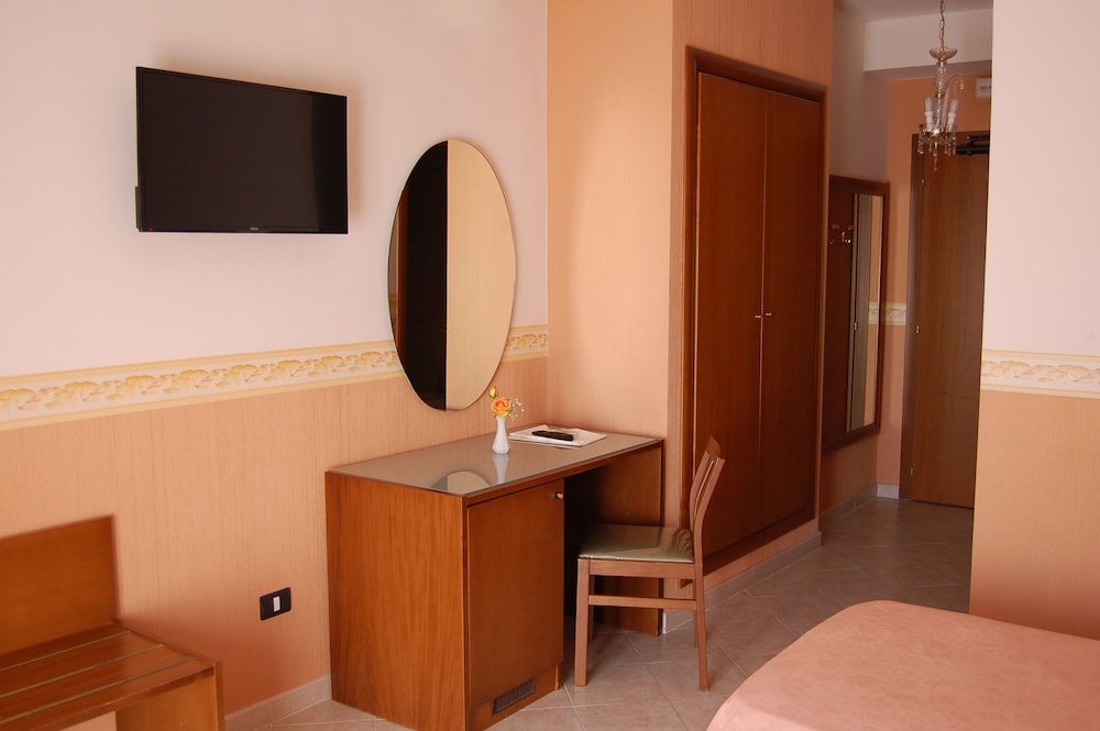 HOTEL RISTORANTE DONATO 60/73
