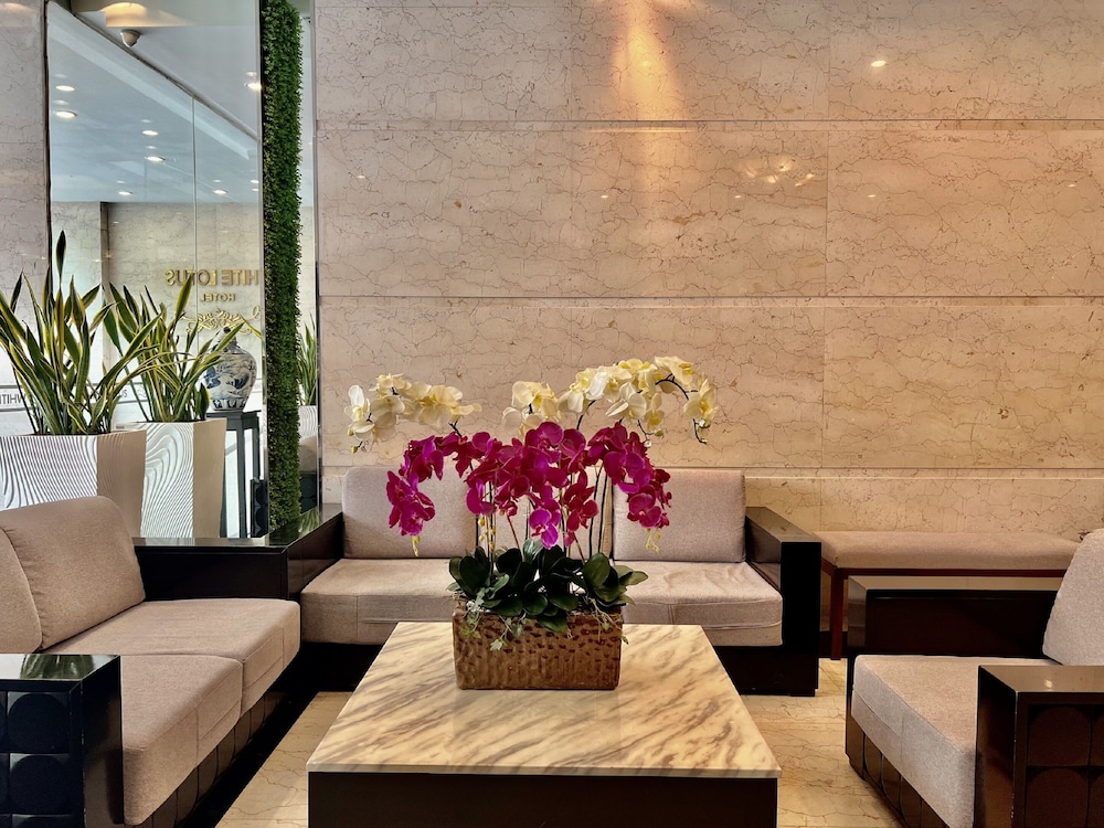 White Lotus Hotel 62/86