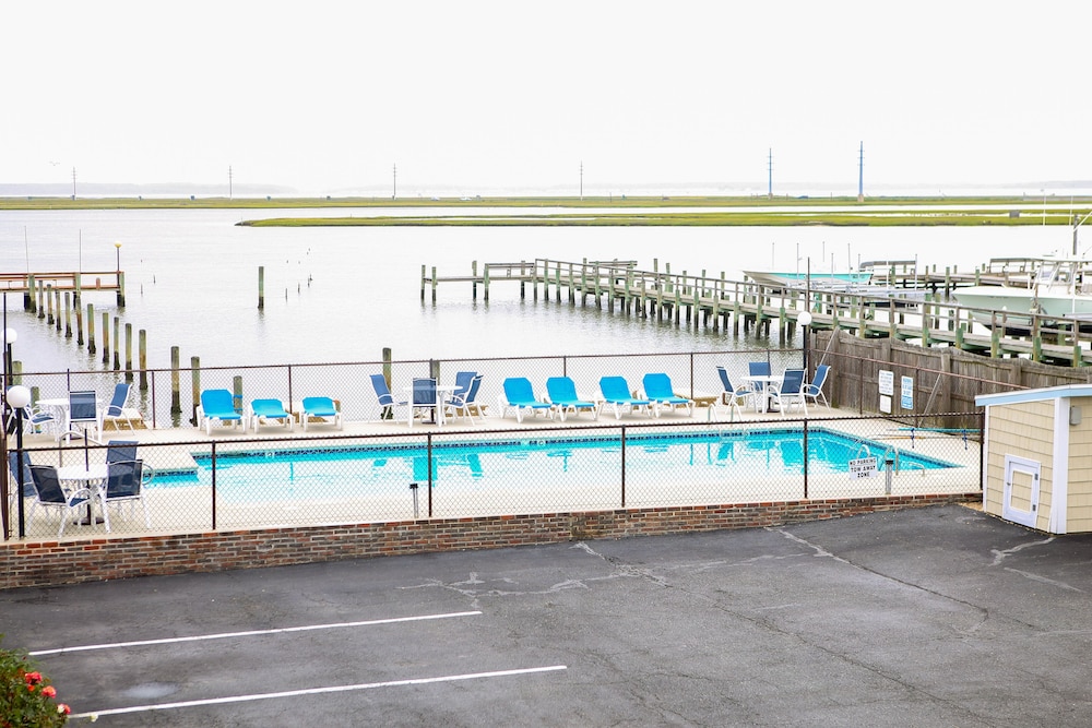 Waterside Inn 70/72
