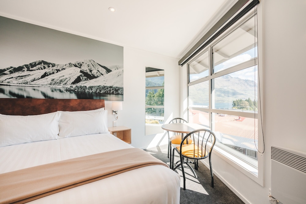 Blue Peaks Lodge and Apartments 30/63