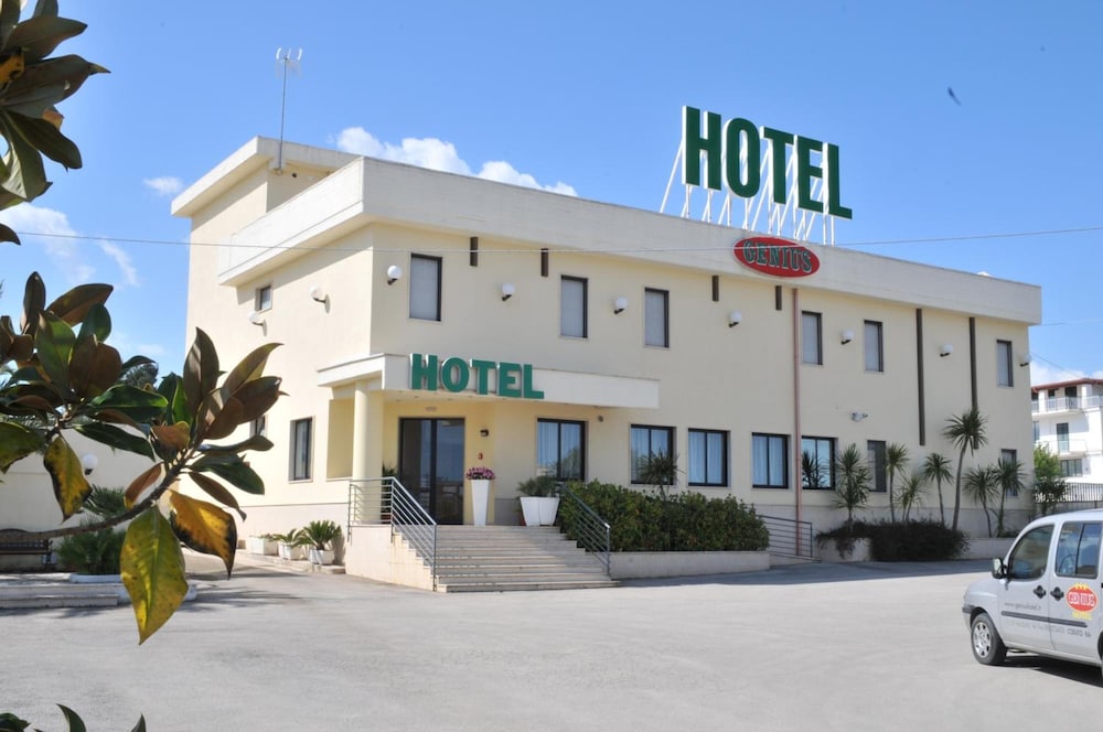 GENIUS HOTEL 33/38