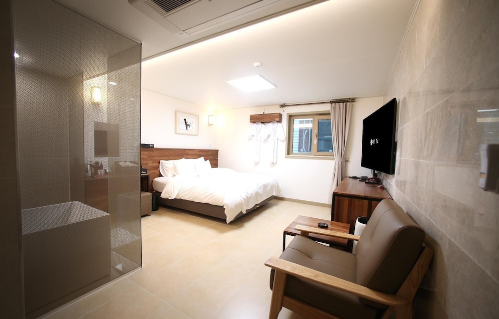 Hotel You&I 9/15