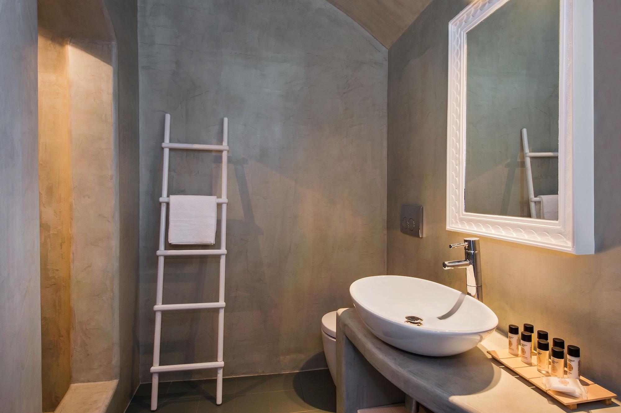 Junior Suite, Caldera View, Bathtub، Villa Irini Fira 4/5
