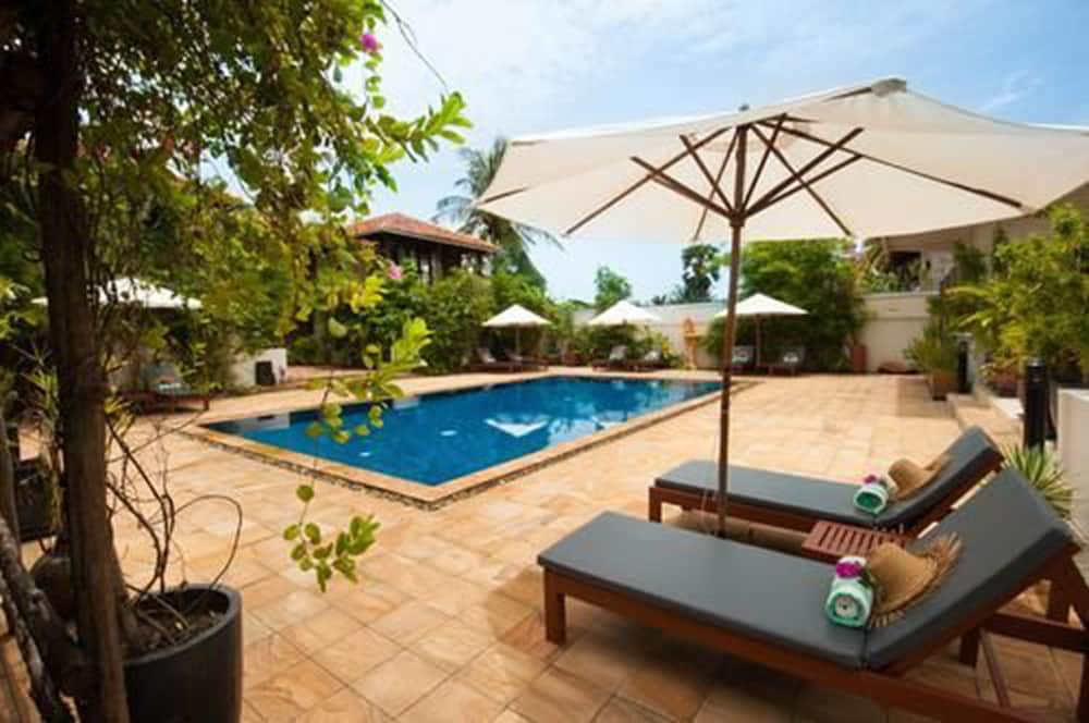 Bambu Hotel 32/53