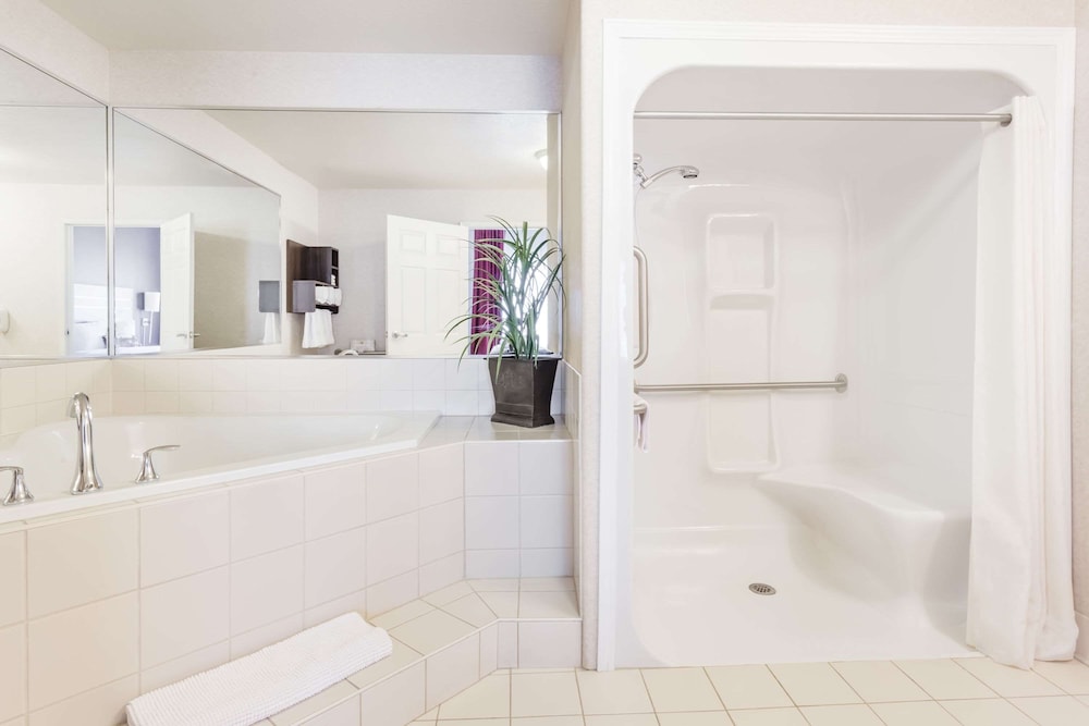 Wingate by Wyndham Calgary 9/39
