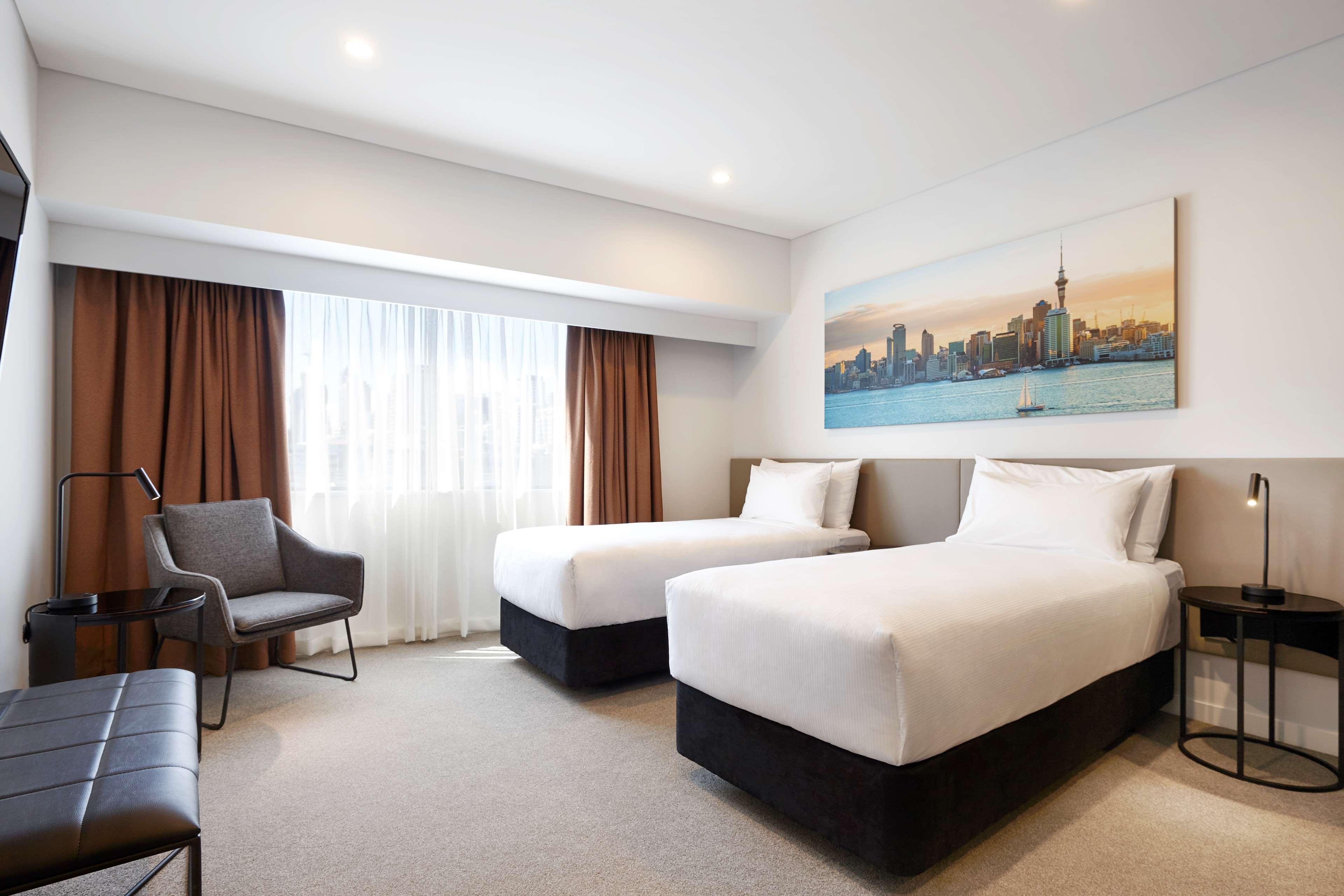 CONNECTING, FAMILY, DOUBLE OR TWIN BED