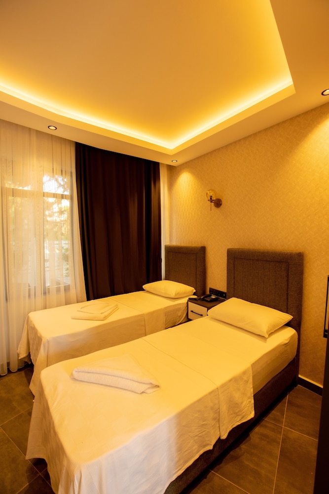 Hotel Rolli 4/23