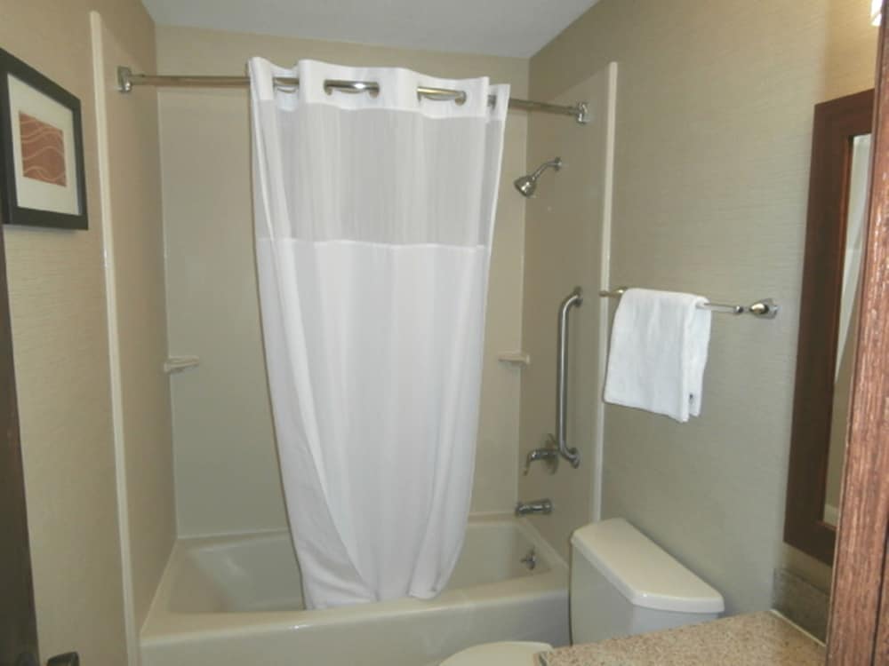 غرفة بسريرين كوين، Quality Inn & Suites Boonville - Columbia 4/4