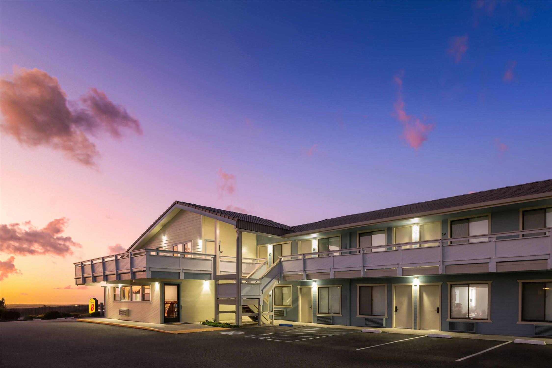Super 8 by Wyndham Fort Bragg 1/35