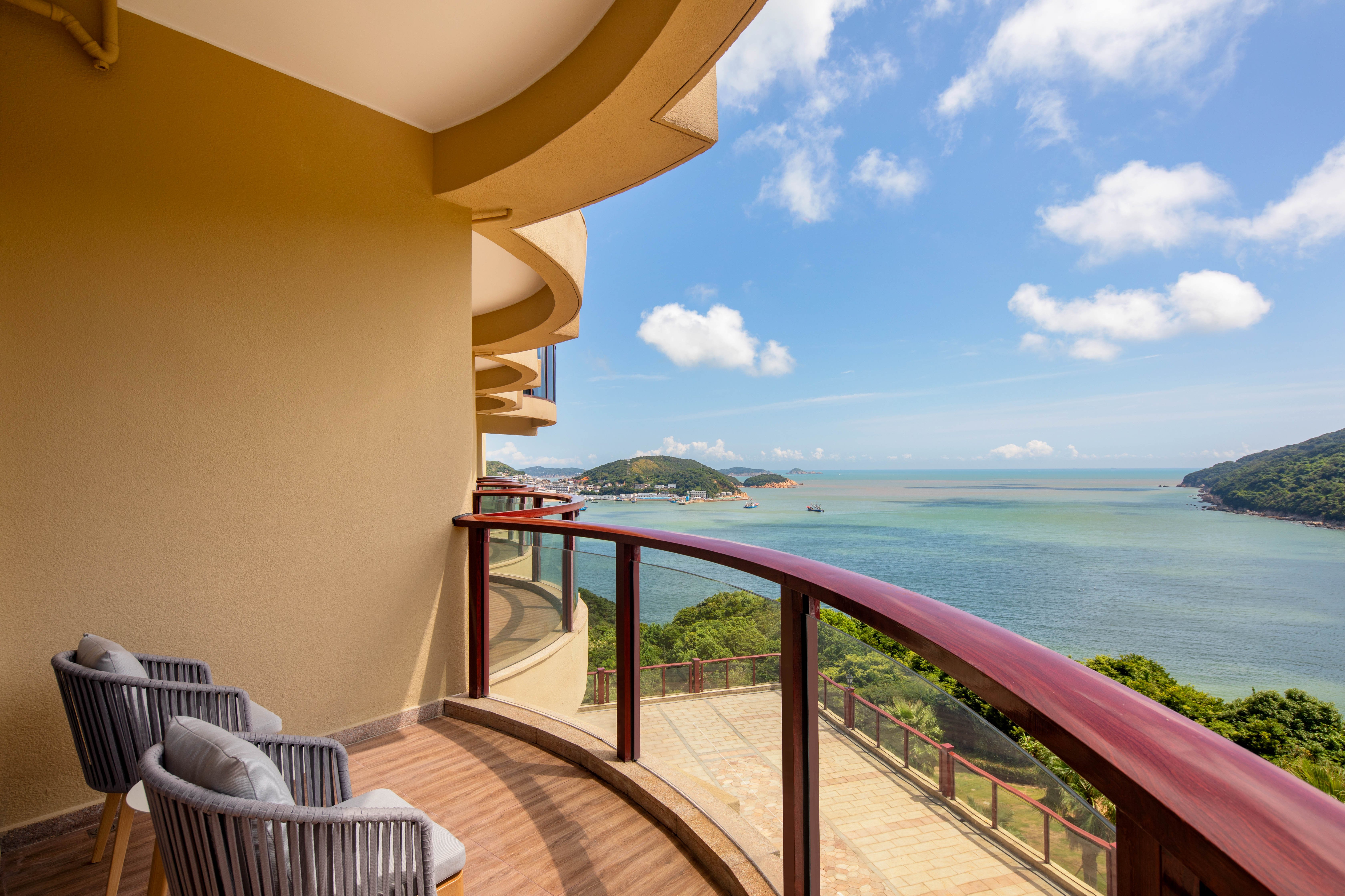 Crowne Plaza Zhoushan Seaview 48/51