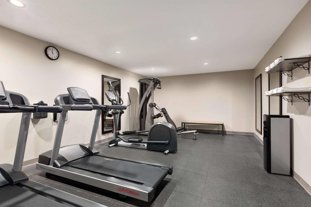Country Inn and Suites by Radisson, Dahlgren-King George, VA 27/53