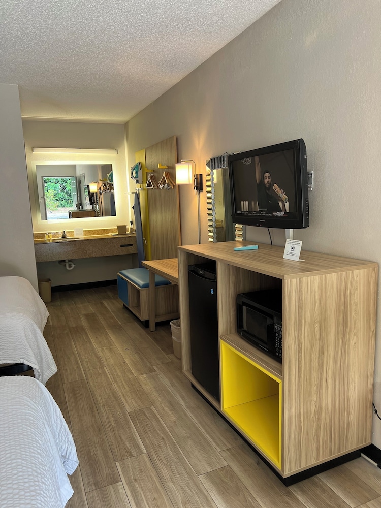 Days Inn By Wyndham North Columbia Ft Jackson 34/50