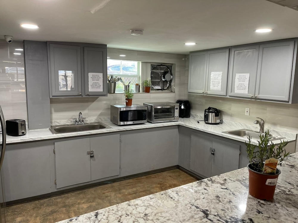 South Beach Rooms and Hostel 10/48