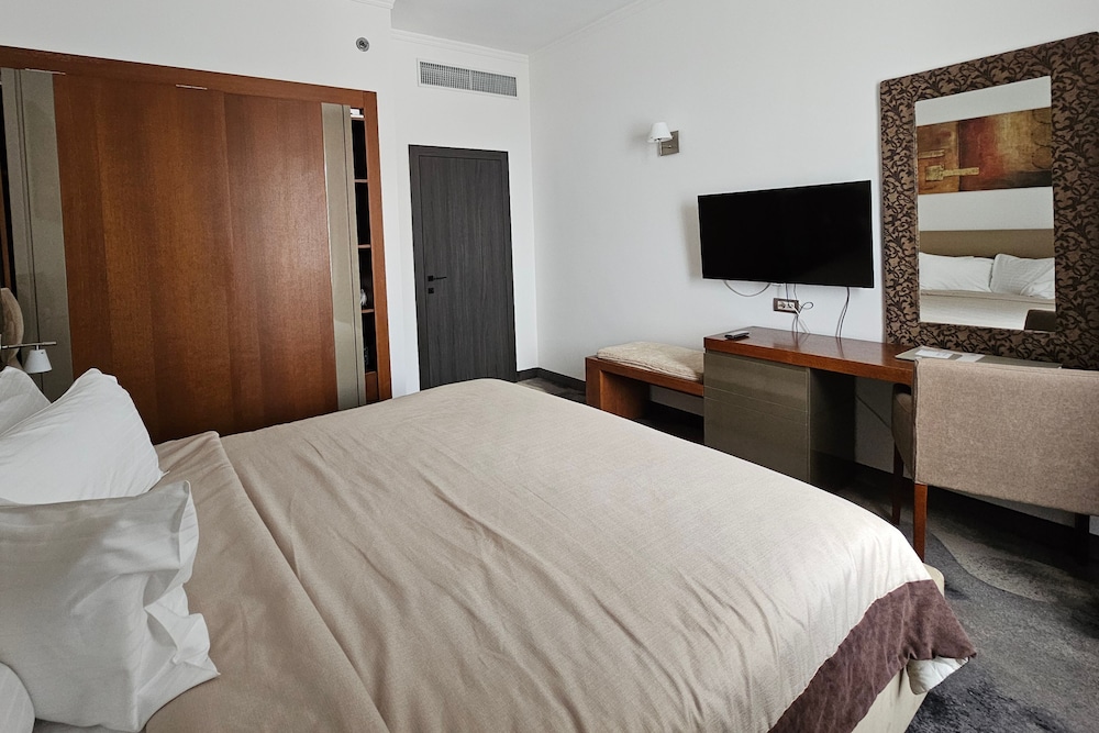 Iaki Hotel 14/50