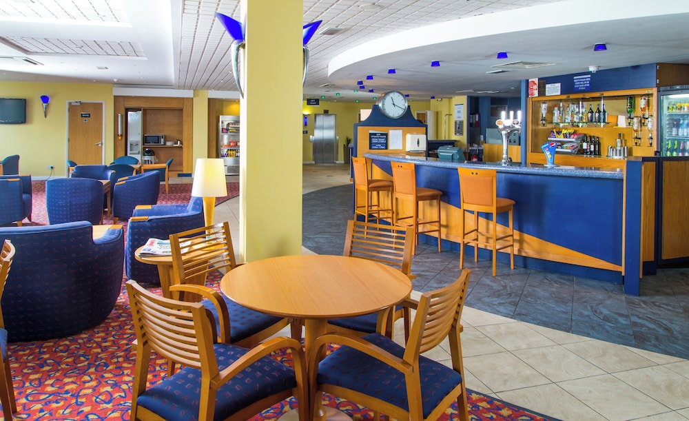 HOLIDAY INN EXPRESS BRADFORD CITY CENTRE 24/45