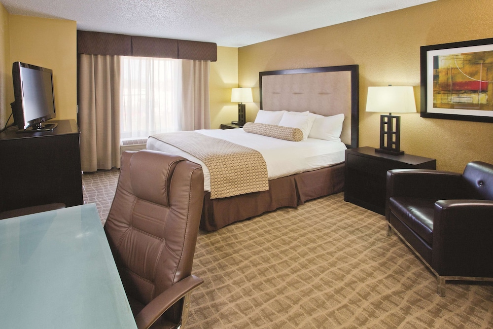 La Quinta Inn & Suites by Wyndham Hot Springs 11/57