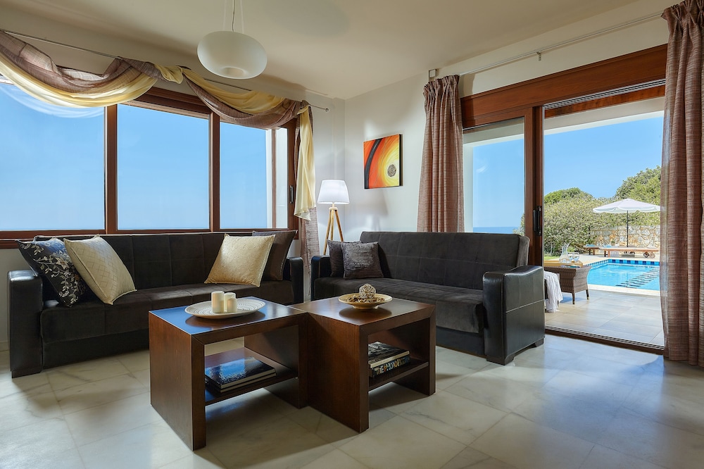 Okeanides Villas 17/50