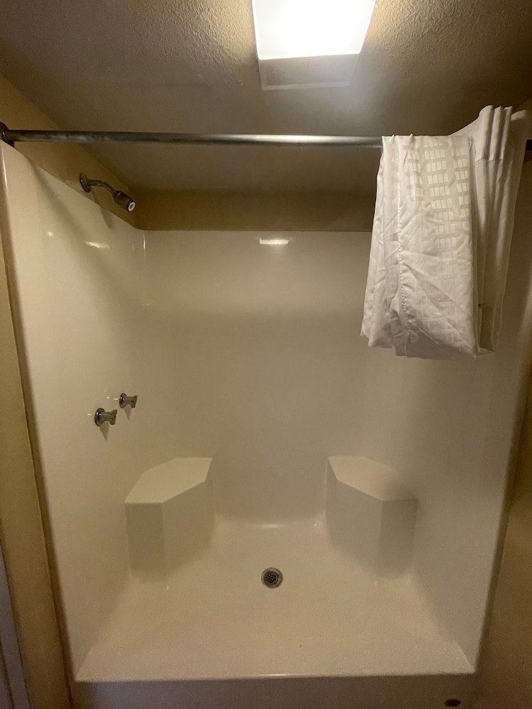 Travelodge by Wyndham Farmington Hwy 64 38/70