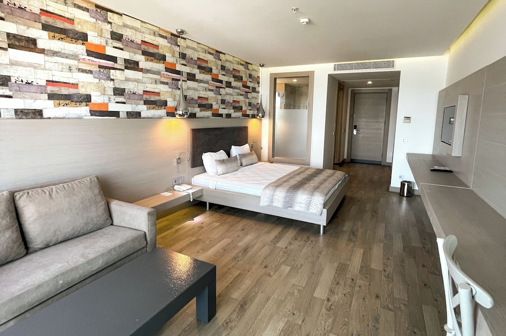 Costa Farilya Special Class Hotel 31/71