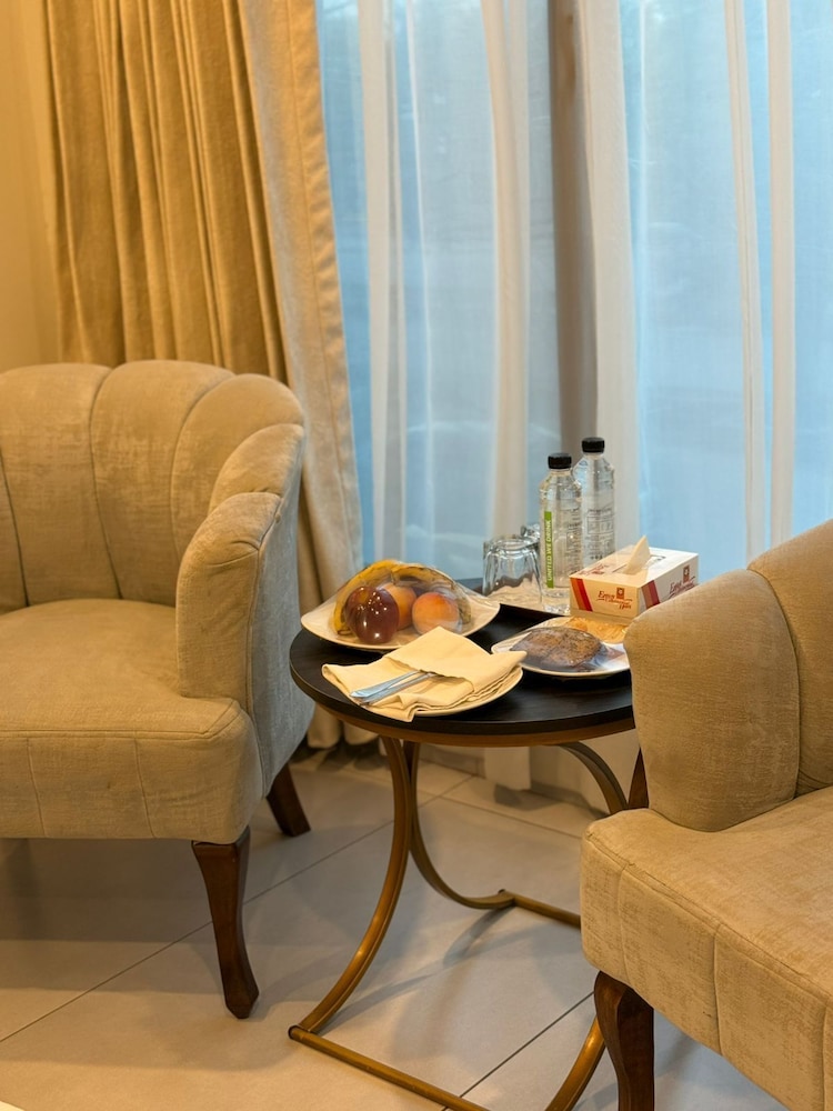 ENVOY CONTINENTAL HOTEL 33/50