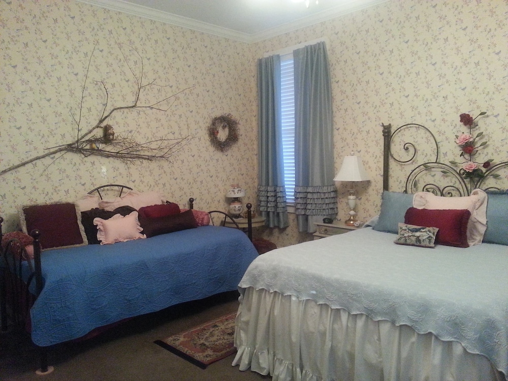 Holly House of Hamilton 9/34