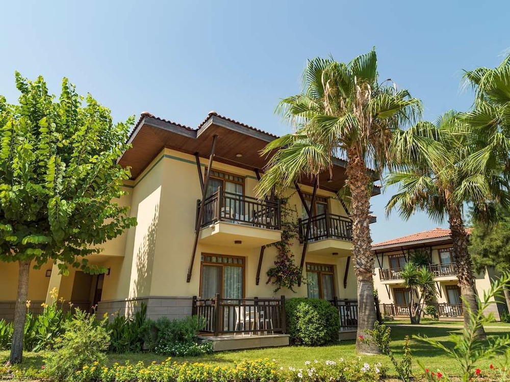 Club Felicia Village 2/69