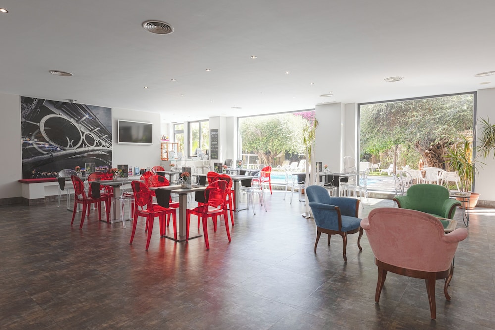 Aacr Monteolivos Hotel 54/72