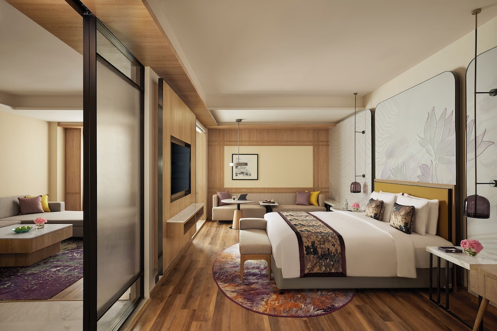 Vivanta Thane LBS Road 13/36