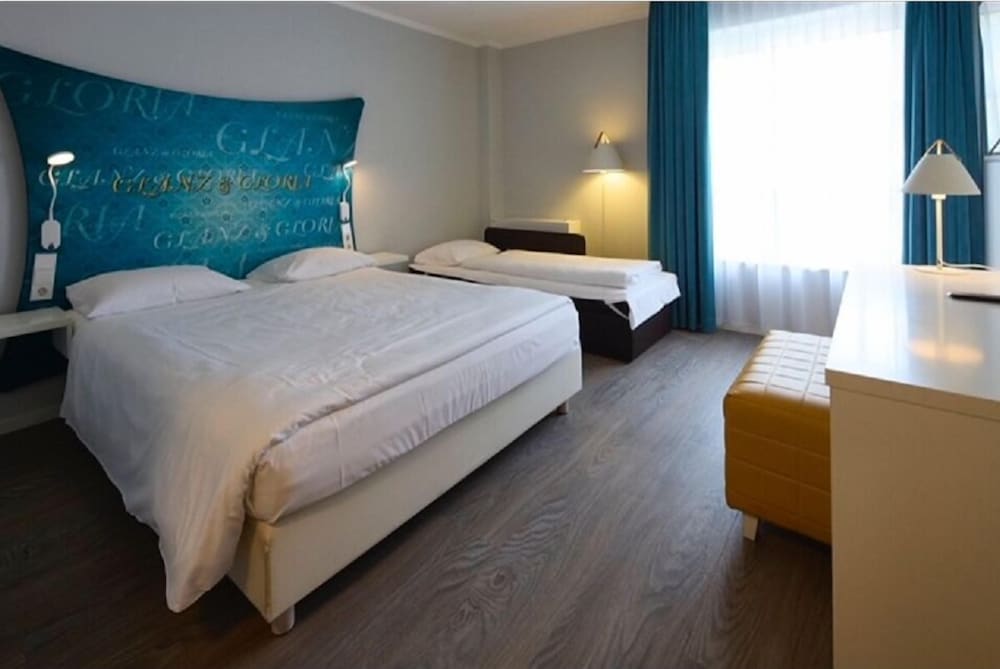 Room, Double Bed, Sofa 3/7