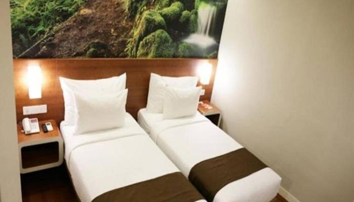 Citihub Hotel Mayjend Sungkono Surabaya 31/38