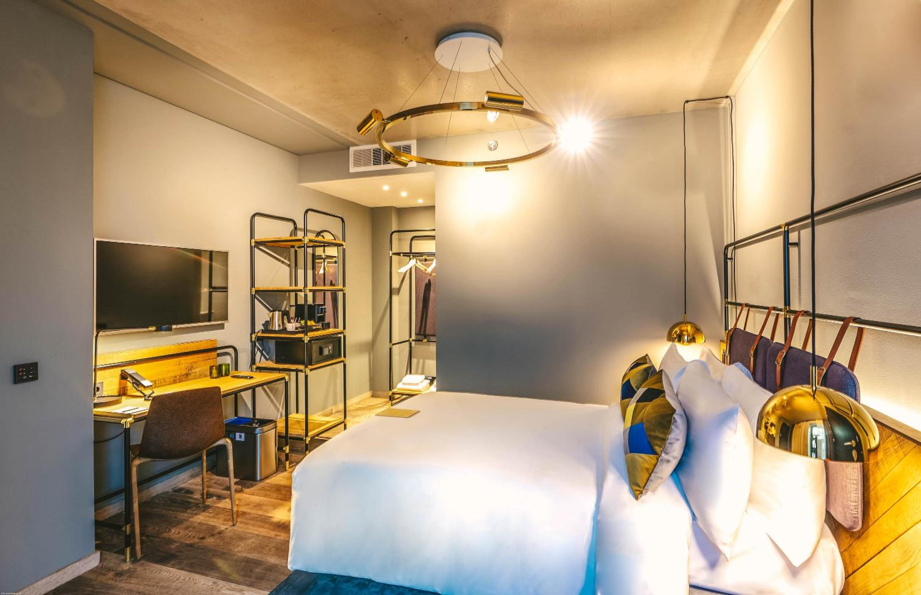 Semi Room, Semi Double Bed