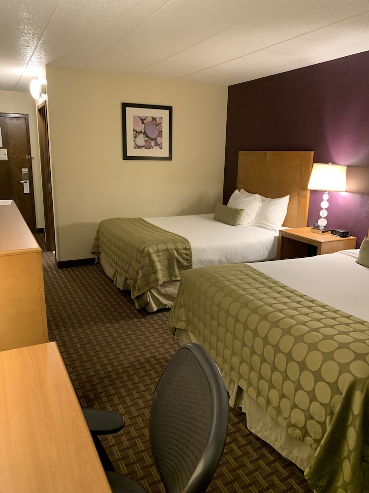 Ramada by Wyndham Marquette 25/59