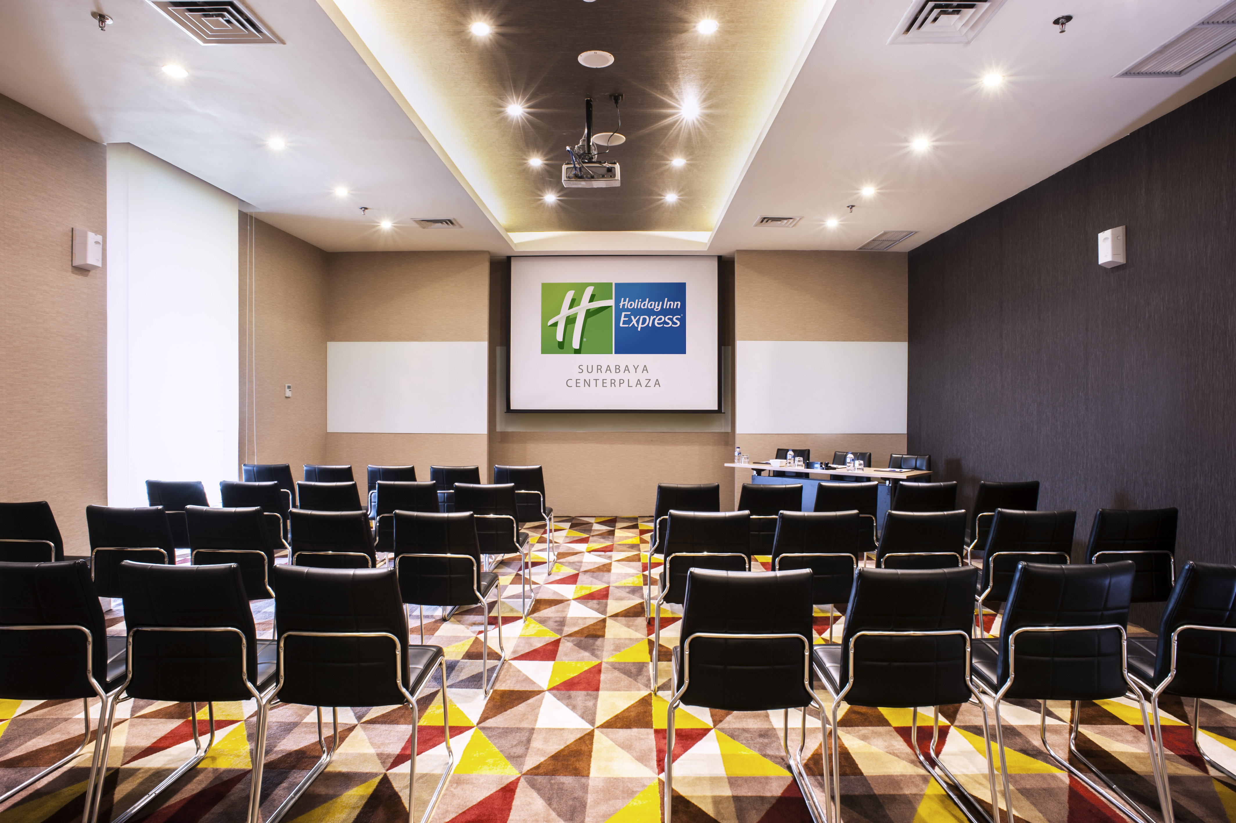 Holiday Inn Express Surabaya Centerpoint by Ihg 72/81