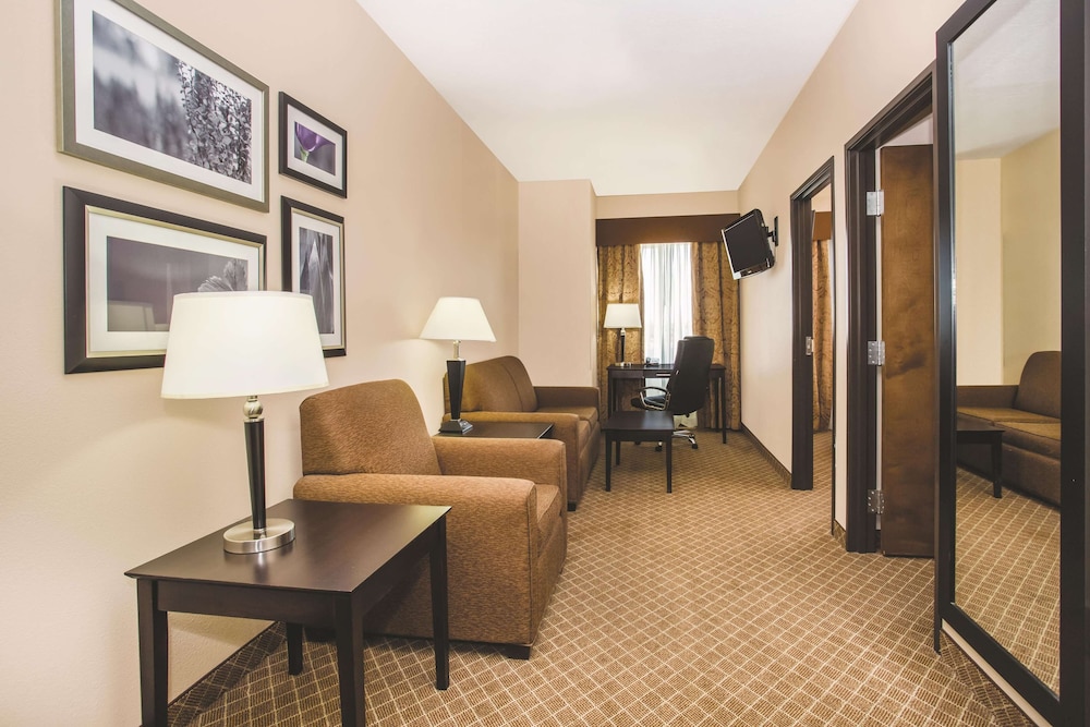 La Quinta Inn & Suites by Wyndham Ely 31/42