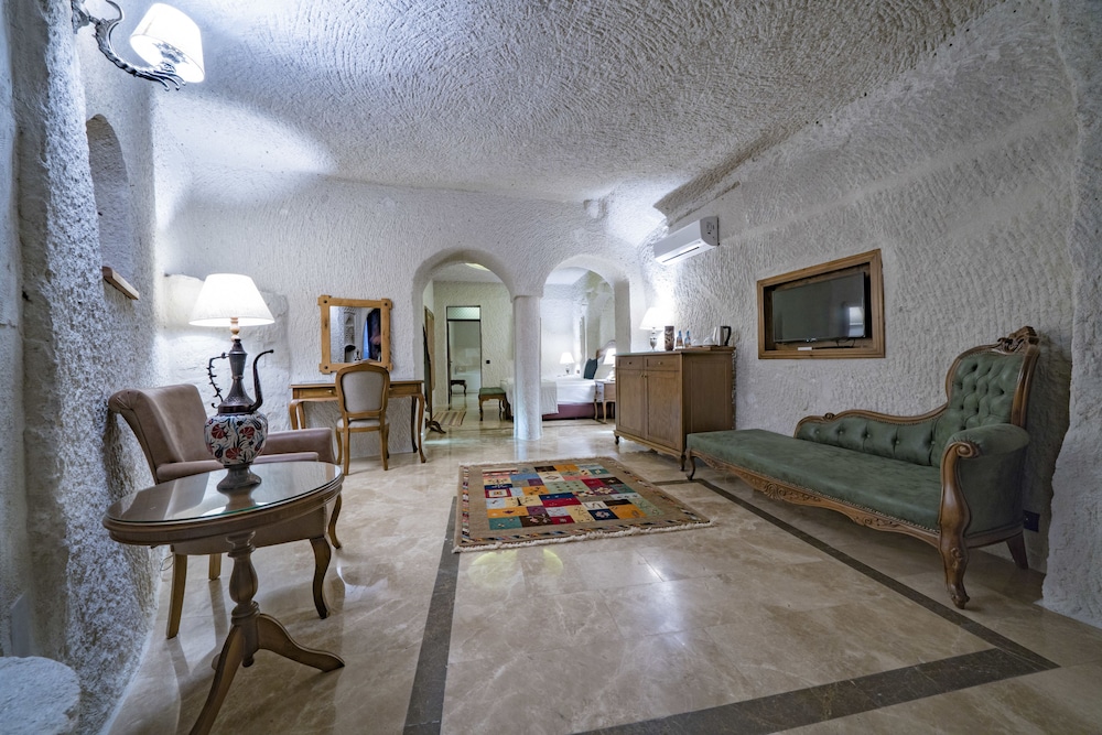 Artemis Cave Suites 52/64