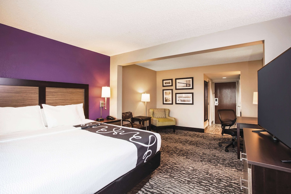 Room at La Quinta Inn and Suites by Wyndham Clearwater South, CLEARWATER - FL