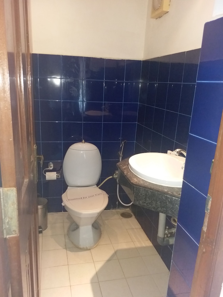 Jayamahal Palace Hotel 65/68