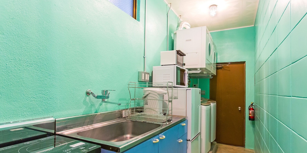 Seawall Hostel 26/37