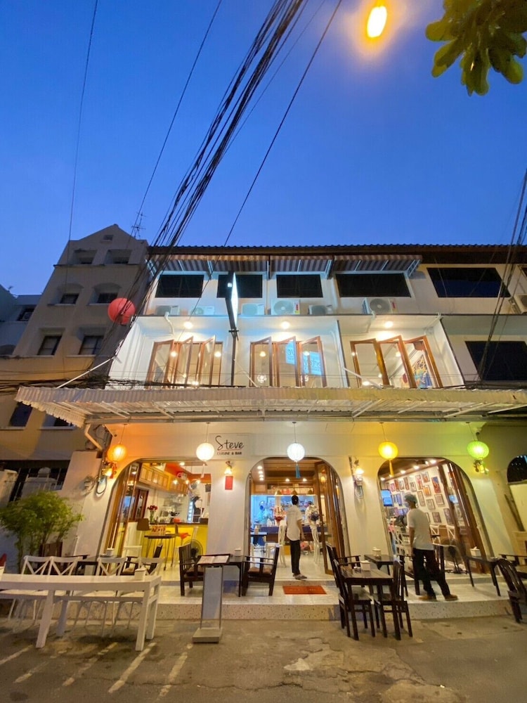 Steve Lady Hostel 2/44