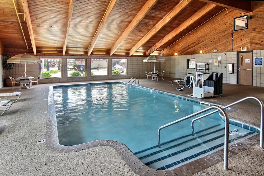 Blossom Hotel & Suites Traverse City 34/64