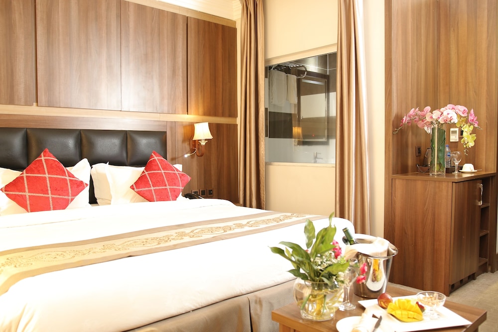 Grand Pela Hotel and Suites 10/44