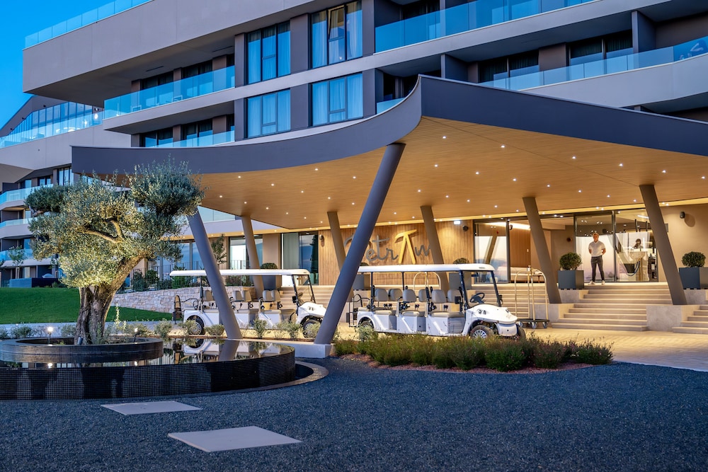 Petram Resort & Residences 60/68