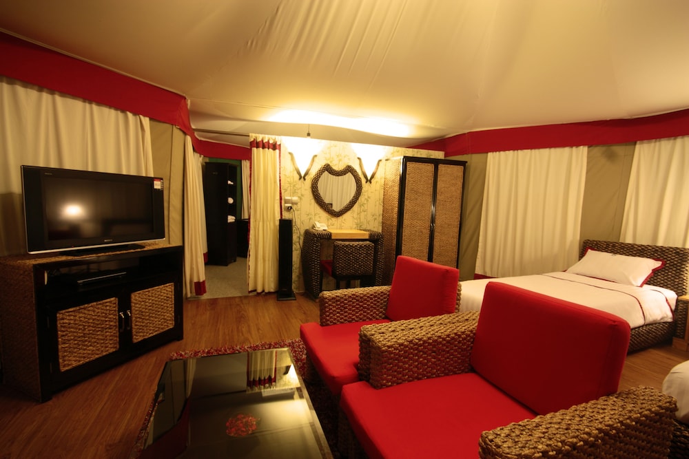 4 Rivers Floating Lodge 25/50