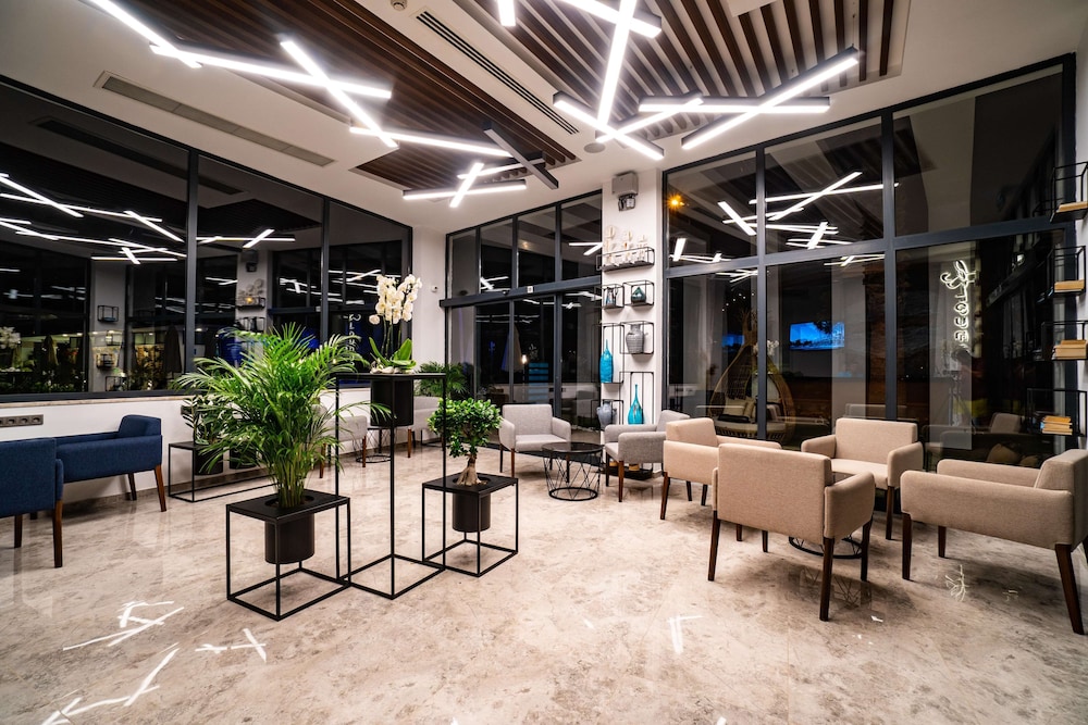 L HOTEL SARIGERME 31/48