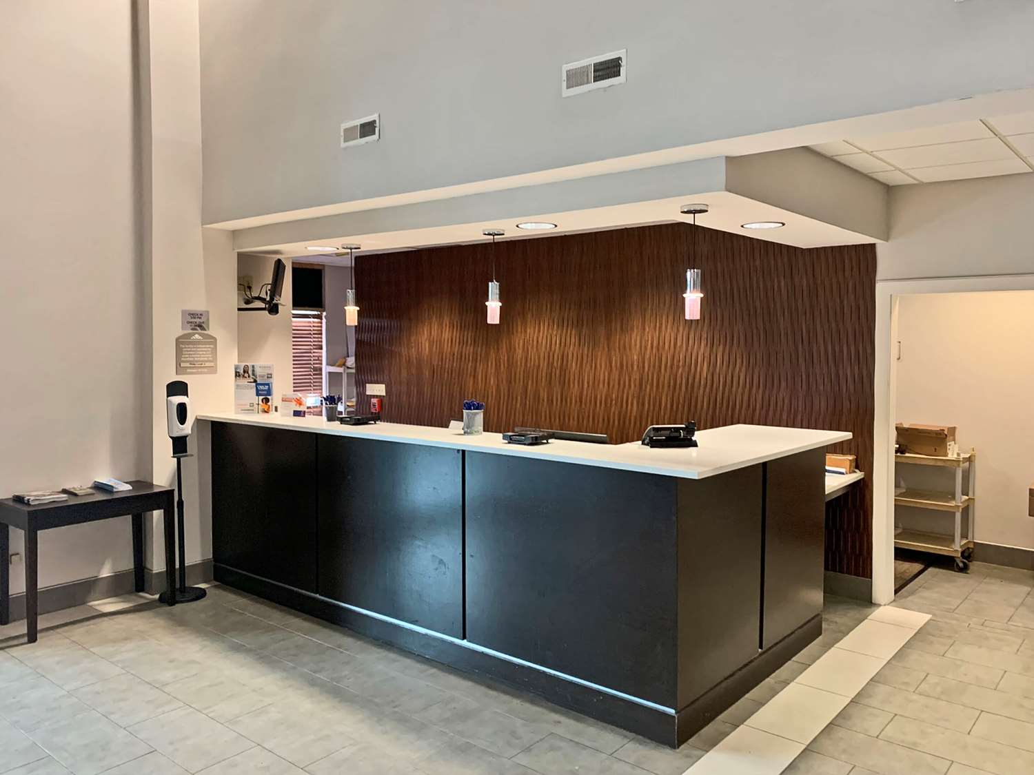 Comfort Inn & Suites Columbus North 6/35