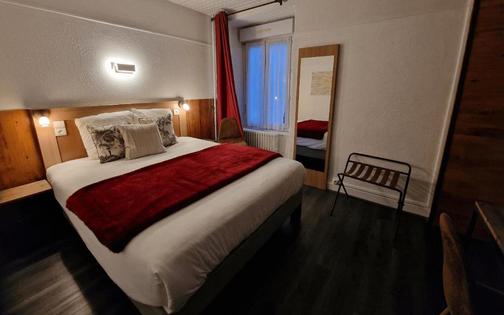 CENTRAL HOTEL 15/53